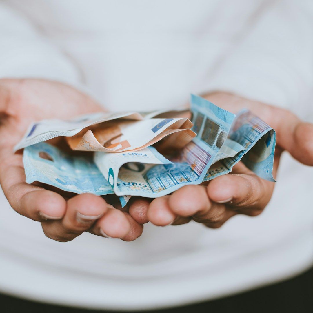 Geld in Händen Geld in Händen